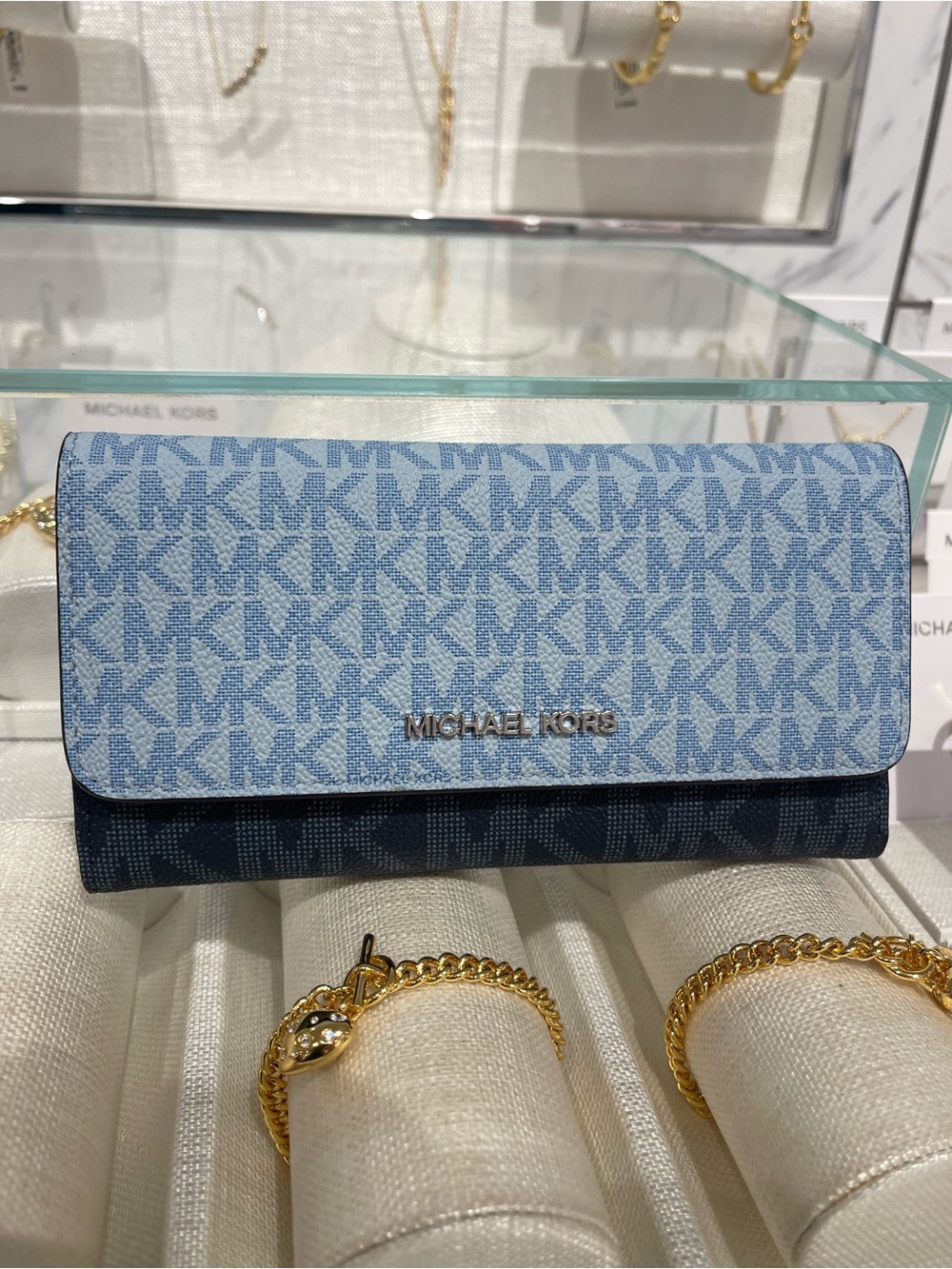 Michael Kors Jet Set Trvl Signature Logo Tri-Fold Wallet Trifold 
Pale Ocean
NWT - Picture 3 of 16